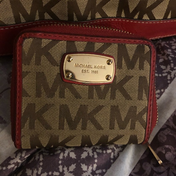Authentic, Michael Kors bag. Matching wallet. - Picture 3 of 5